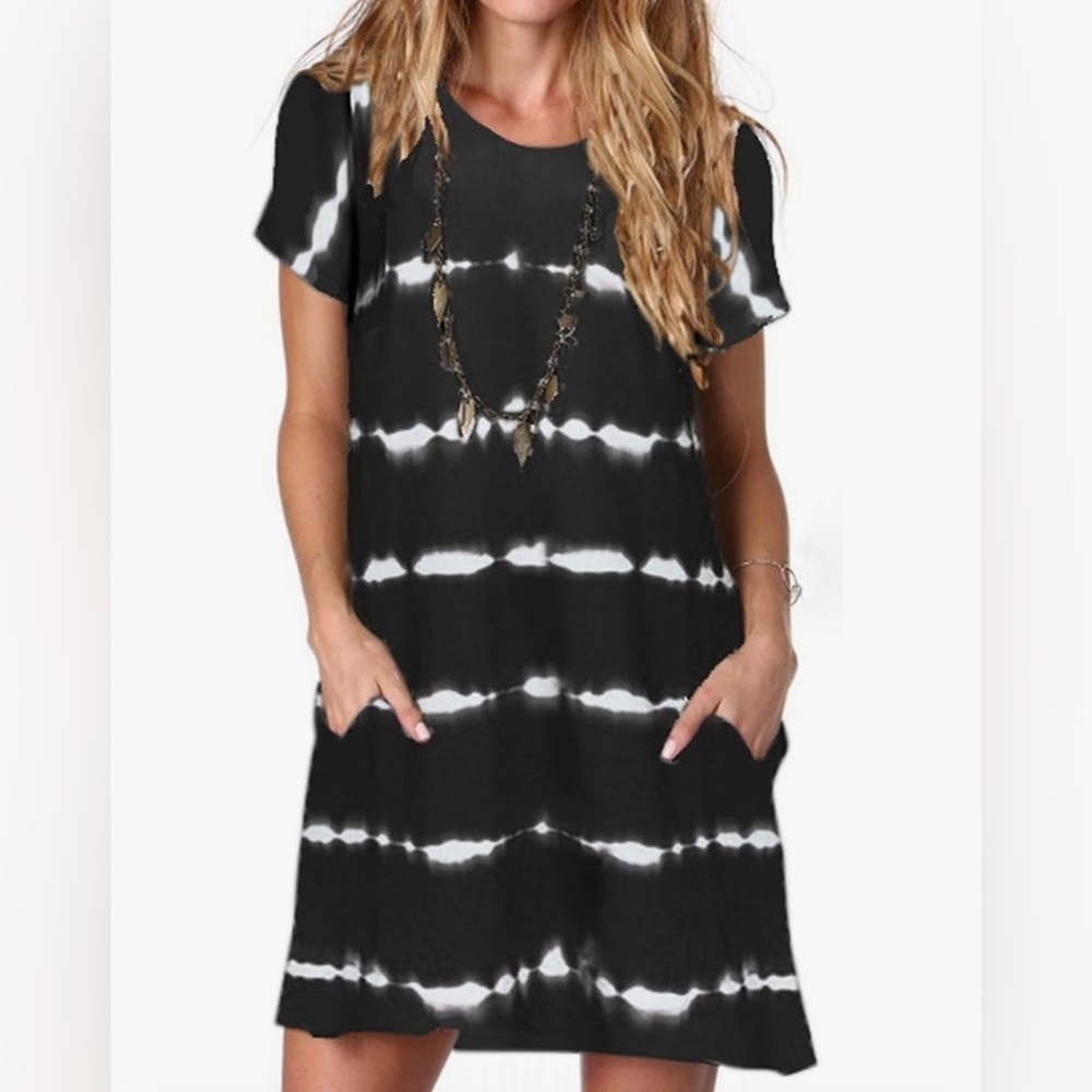 Alaster T-shirt dress | Black with white stripes